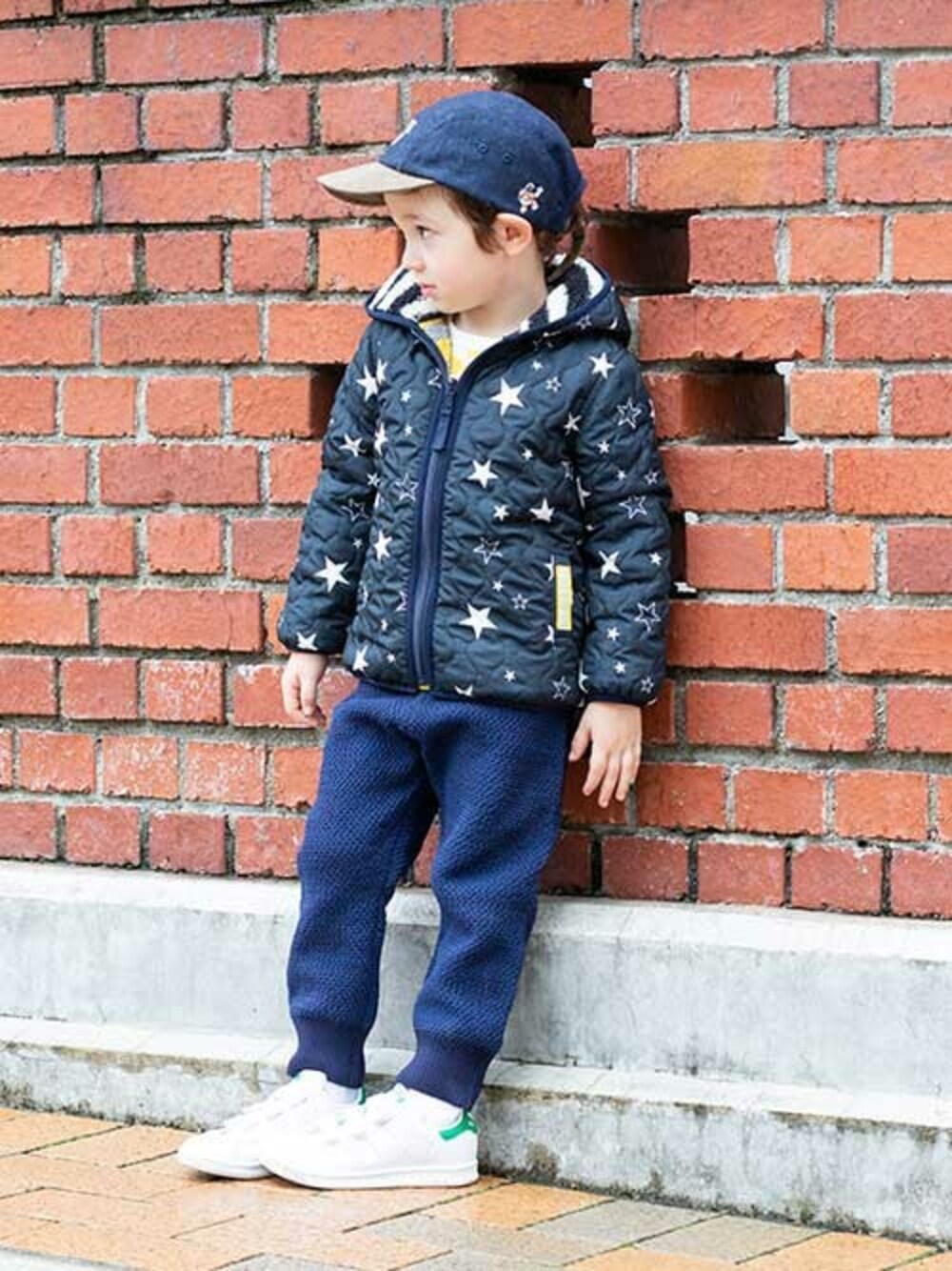 「子供服、キッズコーデ、男の子、キッズ、BREEZE、秋物、キッズファッション、ネット限定、エフオーオンラインストア(F.O.Online Store)、F.O.Online Store」｜「BREEZEのネット限定 3柄リバーシブルブルゾン（ブルゾン、ブラック系）」を使った、F.O.OnlineStoreさん（キッズ・110cm）の秋コーディネートの1枚目の写真