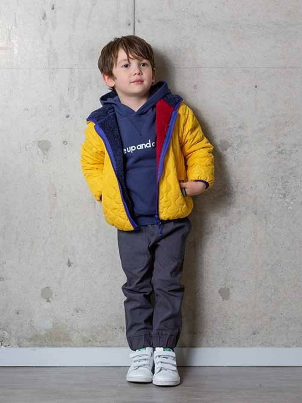 「子供服、キッズコーデ、男の子、BREEZE、秋物、キッズファッション、ネット限定、リバーシブルブルゾン、エフオーオンラインストア(F.O.Online Store)、F.O.Online Store」｜「BREEZEのネット限定 3柄リバーシブルブルゾン（ブルゾン、イエロー系）」を使った、F.O.OnlineStoreさん（キッズ・110cm）の秋コーディネートの1枚目の写真