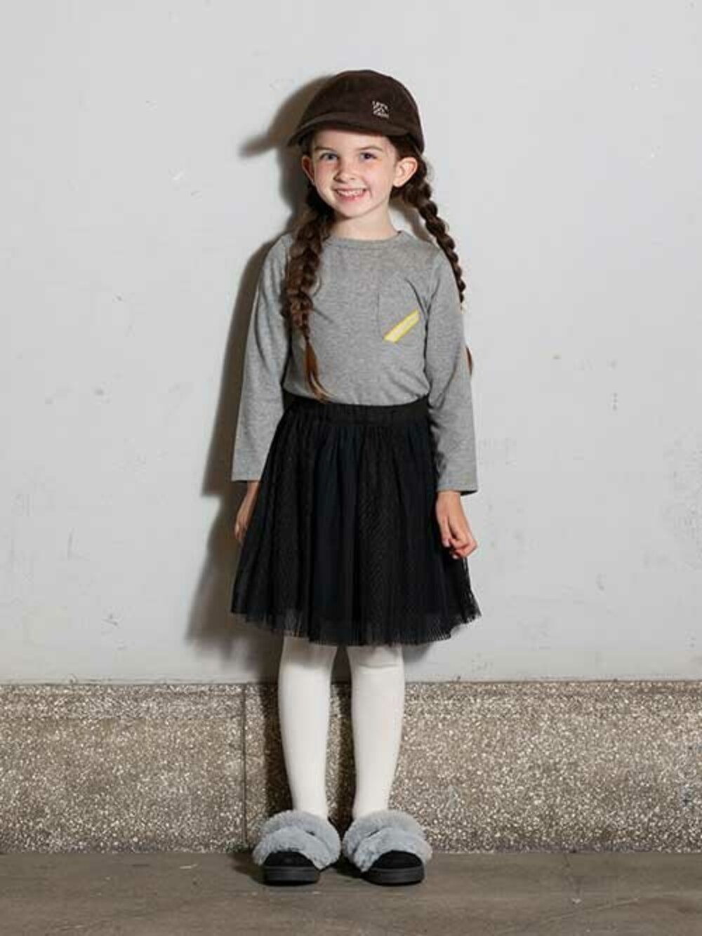 「プチプラ、子供服、キッズコーデ、キッズ、女の子、BREEZE、秋物、キッズファッション、ネット限定、エフオーオンラインストア(F.O.Online Store)」｜「BREEZEのネット限定 胸ポケットTシャツ（Tシャツ/カットソー、グレー系）」を使った、F.O.OnlineStoreさん（キッズ・110cm）の秋コーディネートの1枚目の写真