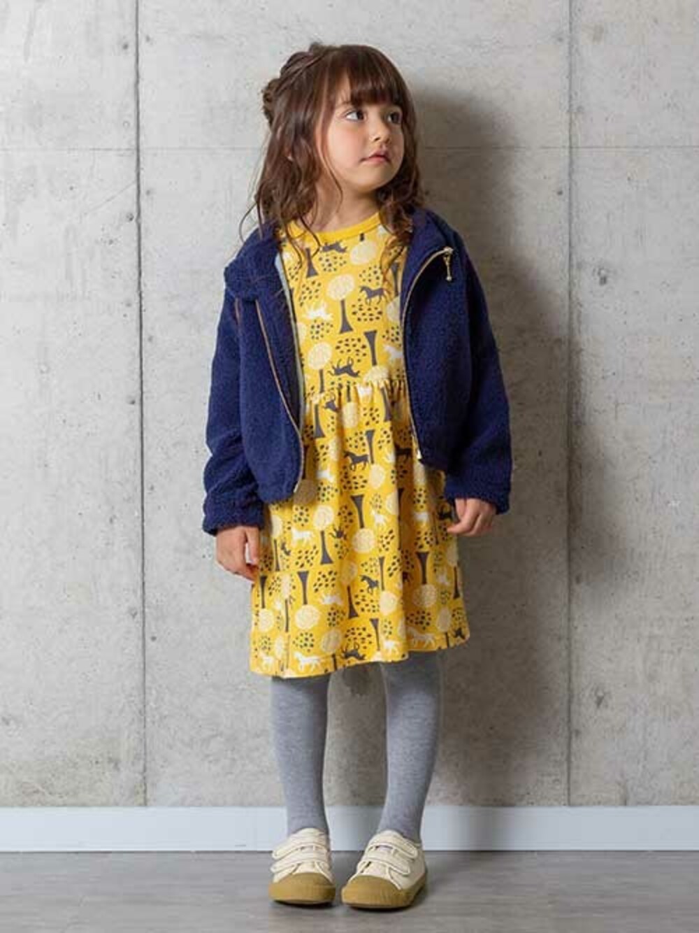 「プチプラ、子供服、キッズコーデ、キッズ、女の子、秋物、キッズファッション、ネット限定、女の子ママ、エフオーオンラインストア(F.O.Online Store)」｜「BREEZEのネット限定 ブークレーブルゾン（ブルゾン、ブルー系）」を使った、F.O.OnlineStoreさん（キッズ・110cm）の秋コーディネートの1枚目の写真