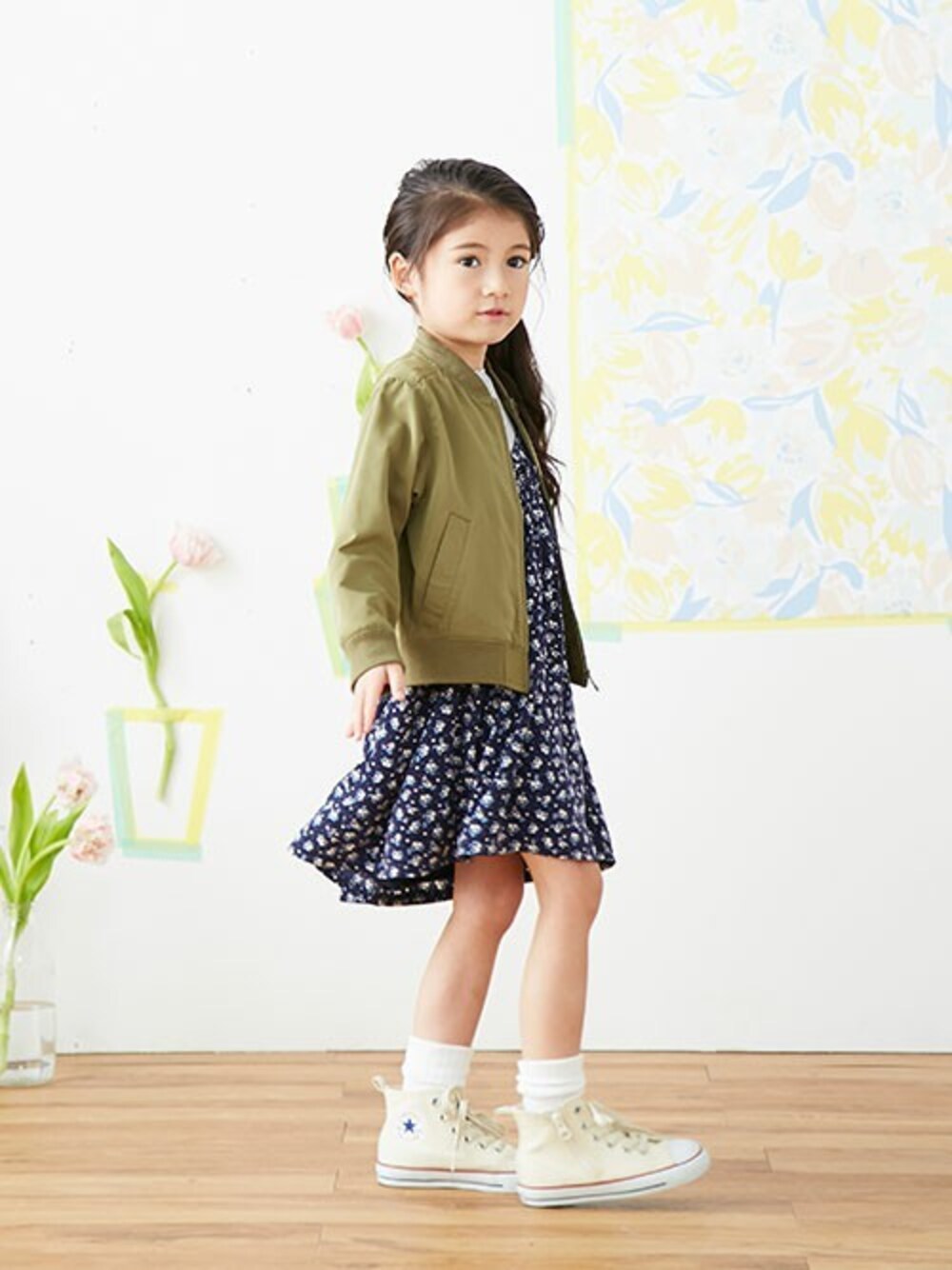 「ブルゾン、ワンピース、花柄、キッズコーデ、春コーデ、女の子、アプレレクール、キッズファッション、エフオーオンラインストア(F.O.Online Store)、apres les cours」｜「apres les coursのリブブルゾン（ブルゾン、グリーン系）」を使った、F.O.OnlineStoreさん（キッズ・110cm）の冬コーディネートの1枚目の写真