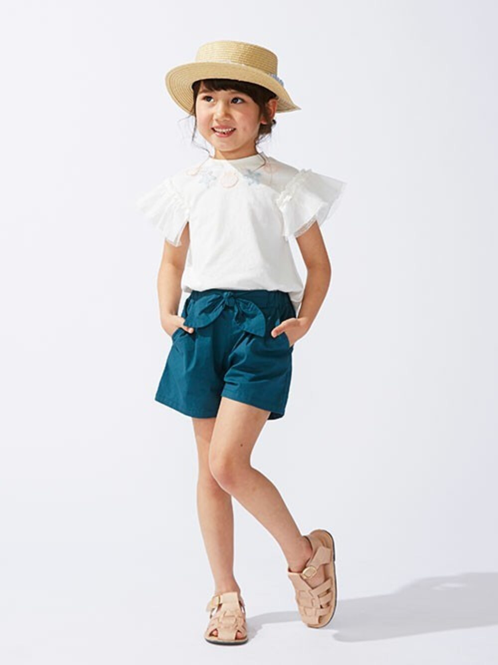 「Tシャツ、キッズコーデ、キュロット、女の子、夏コーデ、アプレレクール、ampersand、キッズファッション、エフオーオンラインストア(F.O.Online Store)、apres les cours」｜「apres les coursのシェルモチーフTシャツ（Tシャツ/カットソー、ホワイト系）」を使った、F.O.OnlineStoreさん（キッズ・110cm）の春コーディネートの1枚目の写真