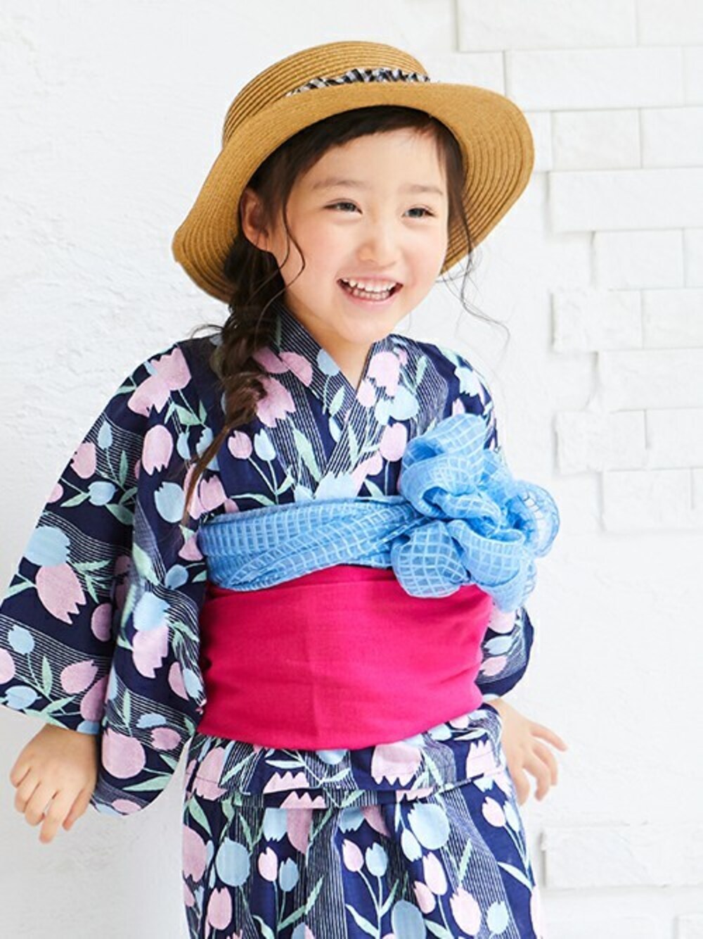 「浴衣、キッズコーデ、女の子、夏コーデ、花火大会、アプレレクール、夏祭り、キッズファッション、エフオーオンラインストア(F.O.Online Store)、apres les cours」｜「apres les coursのチューリップ柄浴衣セット（浴衣、ブルー系）」を使った、F.O.OnlineStoreさん（キッズ・110cm）の夏コーディネートの1枚目の写真