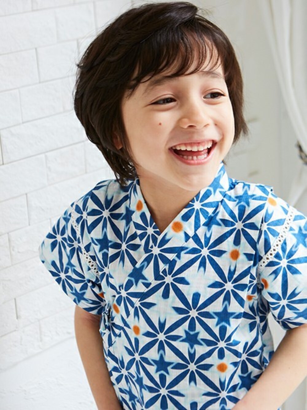 「キッズコーデ、甚平、男の子、夏コーデ、花火大会、アプレレクール、夏祭り、キッズファッション、エフオーオンラインストア(F.O.Online Store)、apres les cours」｜「apres les coursの星柄甚平セット（浴衣、ブルー系）」を使った、F.O.OnlineStoreさん（キッズ・110cm）の夏コーディネートの1枚目の写真