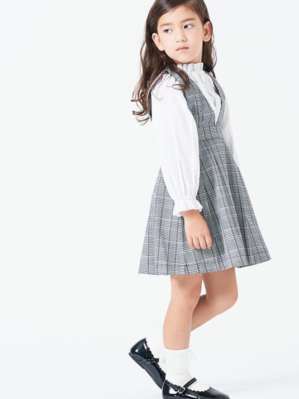 「フォーマル、キッズコーデ、卒業式、入学式、卒園式、入園式、BREEZE、ブリーズ、キッズフォーマル、エフオーオンラインストア(F.O.Online Store)」｜「apres les coursのシャーリングブラウス（シャツ/ブラウス、ホワイト系）」を使った、F.O.OnlineStoreさん（キッズ・110cm）の冬コーディネートの1枚目の写真