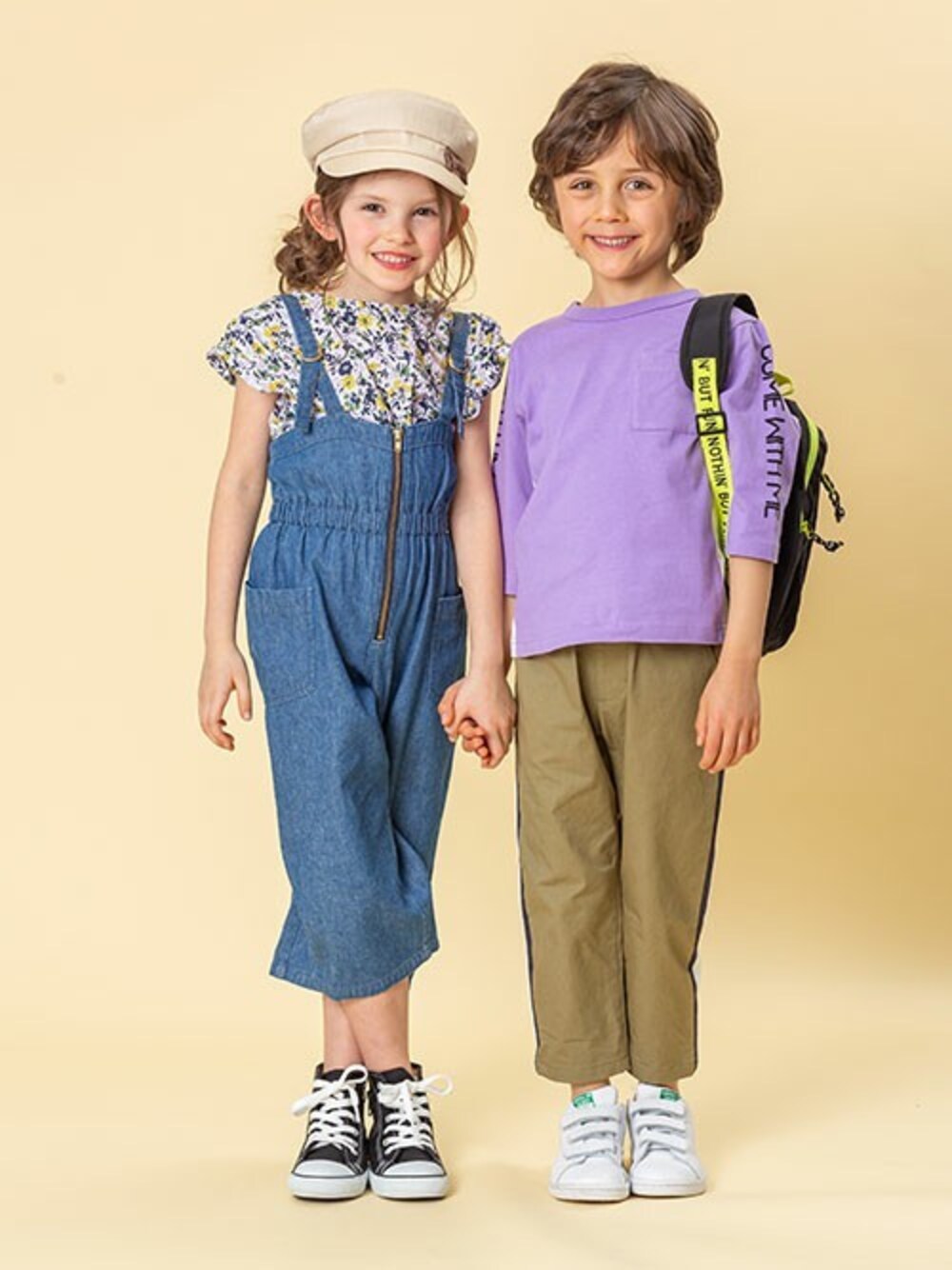 「サロペット、Tシャツ、オールインワン、キッズコーデ、春コーデ、夏コーデ、BREEZE、花柄ブラウス、キッズファッション、エフオーオンラインストア(F.O.Online Store)」｜「BREEZEのWEB限定 7分袖Tシャツ（Tシャツ/カットソー、パープル系）」を使った、F.O.OnlineStoreさん（キッズ・110cm）の冬コーディネートの1枚目の写真