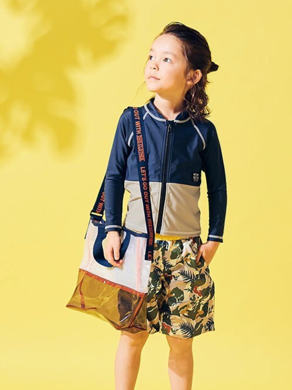 「キッズコーデ、水着、夏コーデ、男の子コーデ、BREEZE、ＵＶカット、ラッシュガード、ビーチバッグ、エフオーオンラインストア(F.O.Online Store)、水着コーデ」｜「BREEZEの4色ラッシュガード_UVカット（ラッシュガード、ブルー系）」を使った、F.O.OnlineStoreさん（キッズ・110cm）の春コーディネートの1枚目の写真