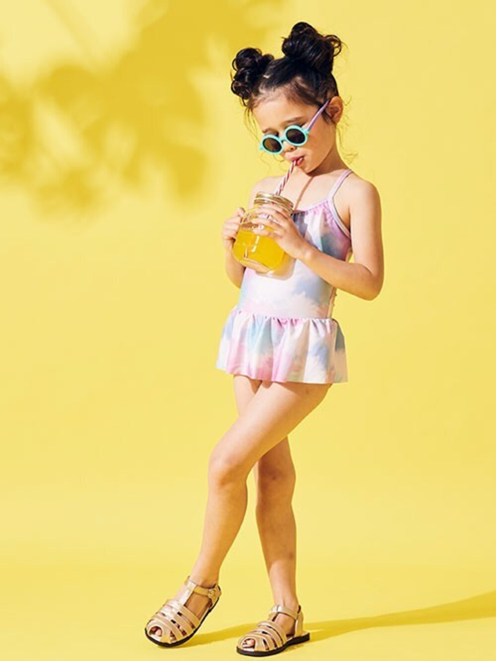 「タイダイ柄、キッズコーデ、水着、夏コーデ、女の子コーデ、BREEZE、ＵＶカット、エフオーオンラインストア(F.O.Online Store)、ワンピース水着、水着コーデ」｜「BREEZEのタイダイ柄ワンピース水着_UVカット（水着、ピンク系）」を使った、F.O.OnlineStoreさん（キッズ・110cm）の夏コーディネートの1枚目の写真