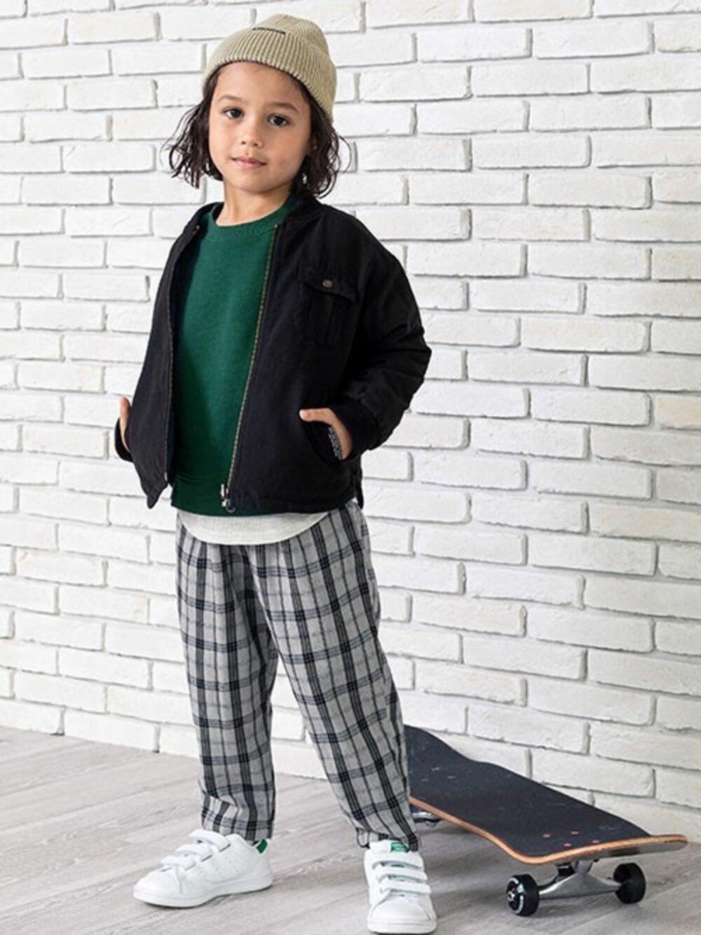 「チェック、ブルゾン、秋のコーデ、トレーナー、キッズコーデ、パンツスタイル、カジュアルコーデ、男の子コーデ、BREEZE、エフオーオンラインストア(F.O.Online Store)」｜「BREEZEのWEB限定 ワッフルレイヤードトレーナー（スウェット、グリーン系）」を使った、F.O.OnlineStoreさん（キッズ・110cm）の秋コーディネートの1枚目の写真