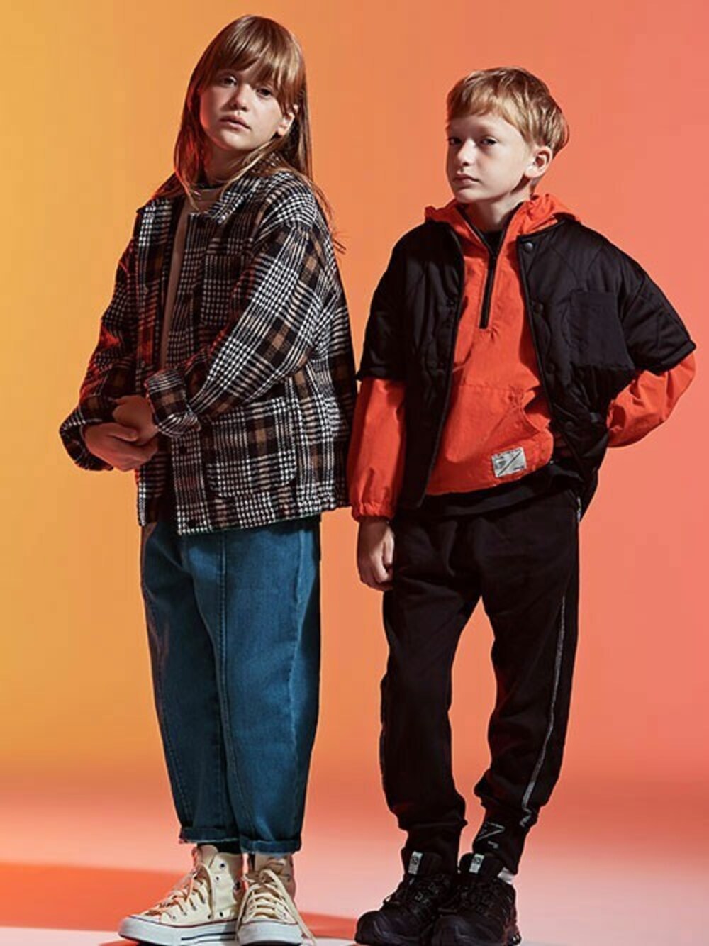 「ジャケット、トレーナー、冬コーデ、キッズコーデ、男の子、パンツスタイル、女の子、BREEZE、キッズファッション、エフオーオンラインストア(F.O.Online Store)」｜「BREEZEのワークジャケット ジュニア（カバーオール、その他）」を使った、F.O.OnlineStoreさん（キッズ・110cm）の冬コーディネートの1枚目の写真
