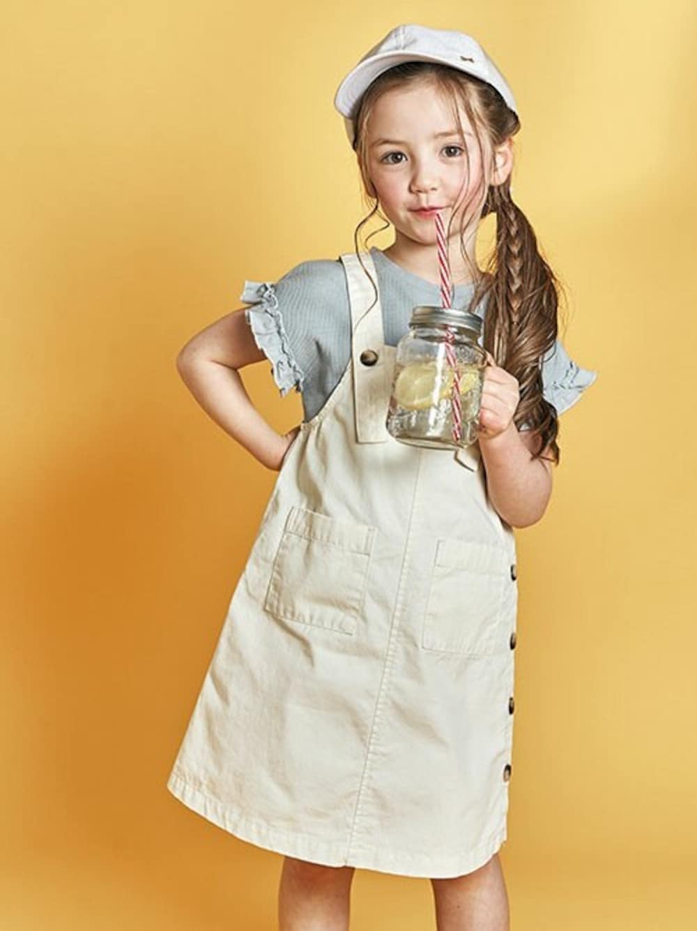 「キャップ、リボン、ジャンパースカート、ミントグリーン、キッズコーデ、女の子、アプレレクール、エフオーオンラインストア(F.O.Online Store)、apres les cours、F.O.Online Store」｜「apres les coursの後ろリボンメッシュキャップ（キャップ、その他）」を使った、F.O.OnlineStoreさん（キッズ・110cm）の春コーディネートの1枚目の写真