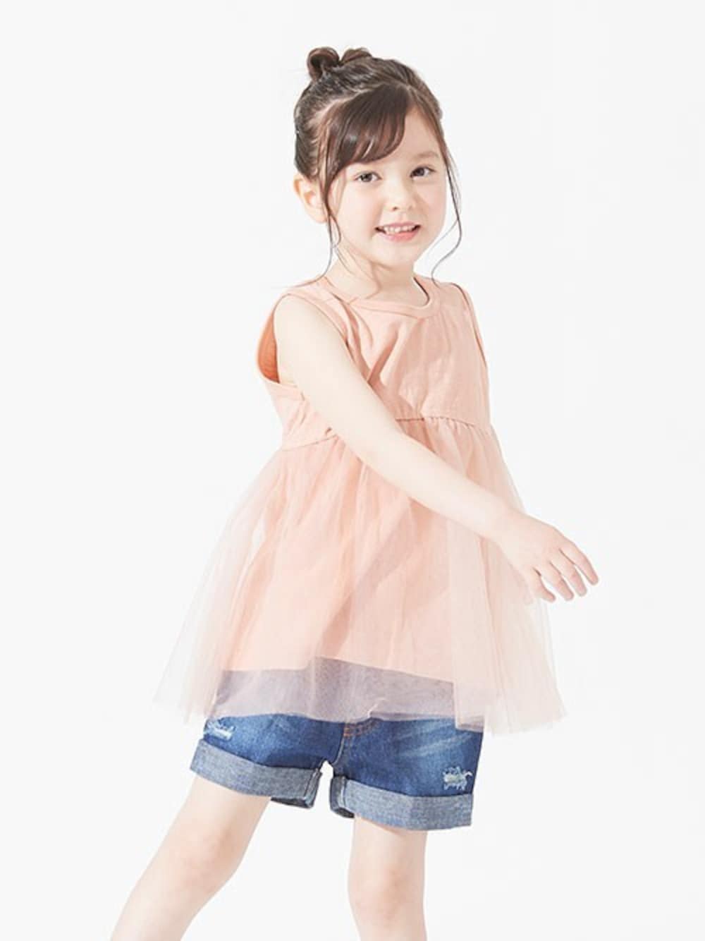 「デニム、ショートパンツ、チュール、チュニック、女の子、夏コーデ、カジュアルコーデ、BREEZE、エフオーオンラインストア(F.O.Online Store)、F.O.Online Store」｜「BREEZEのチュールドッキングチュニック（チュニック、オレンジ系）」を使った、F.O.OnlineStoreさん（キッズ・110cm）の夏コーディネートの1枚目の写真