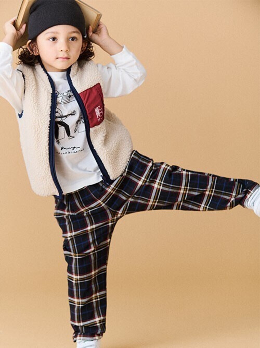 「カジュアル、ボア、ベスト、リバーシブル、キッズコーデ、男の子、BREEZE、秋コーデ、エフオーオンラインストア(F.O.Online Store)、F.O.Online Store」｜「BREEZEのリバーシブルボアベスト（ベスト、ブルー系）」を使った、F.O.OnlineStoreさん（キッズ・110cm）の秋コーディネートの1枚目の写真