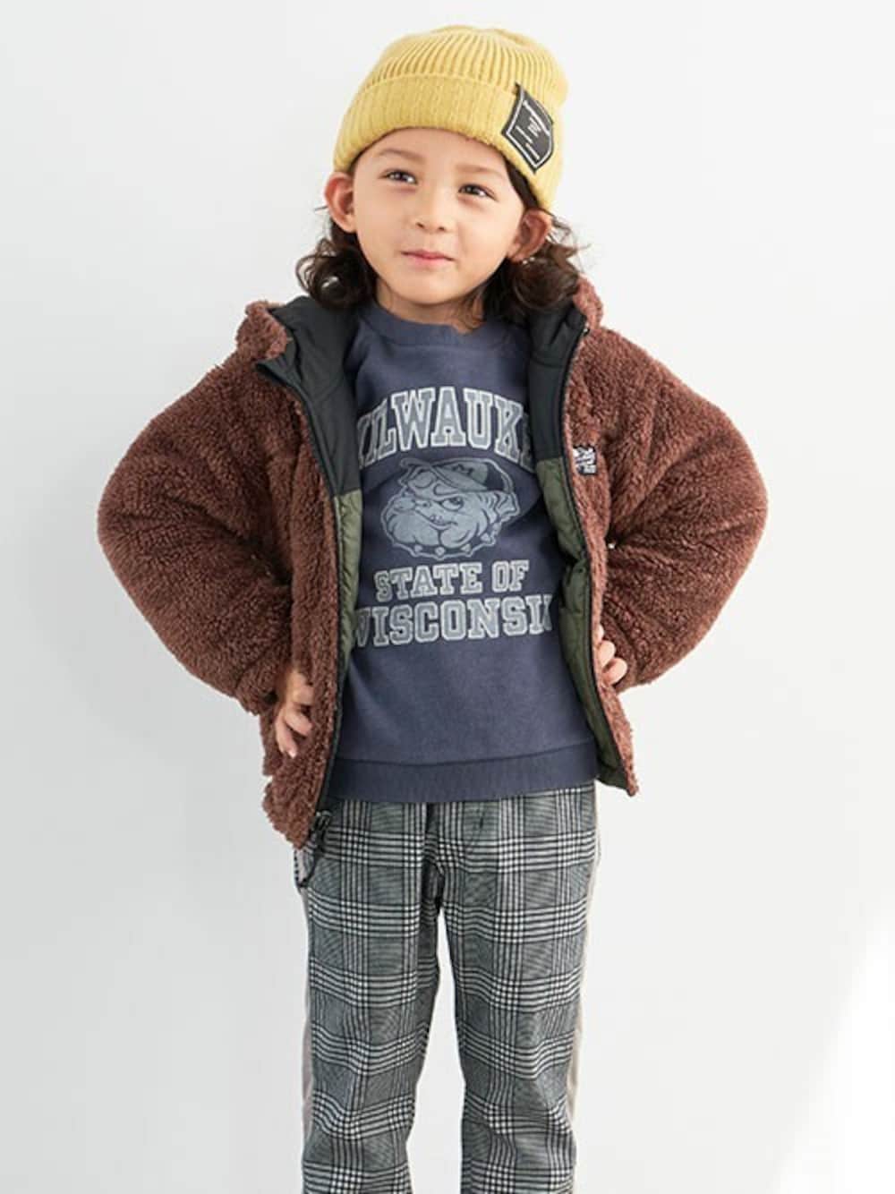 「アウター、ダウンジャケット、カジュアル、リバーシブル、キッズコーデ、男の子、BREEZE、秋冬コーデ、エフオーオンラインストア(F.O.Online Store)、F.O.Online Store」｜「BREEZEのWEB限定 リバーシブルインサレーションジャケット（ダウンジャケット/コート、イエロー系）」を使った、F.O.OnlineStoreさん（キッズ・110cm）の秋コーディネートの1枚目の写真