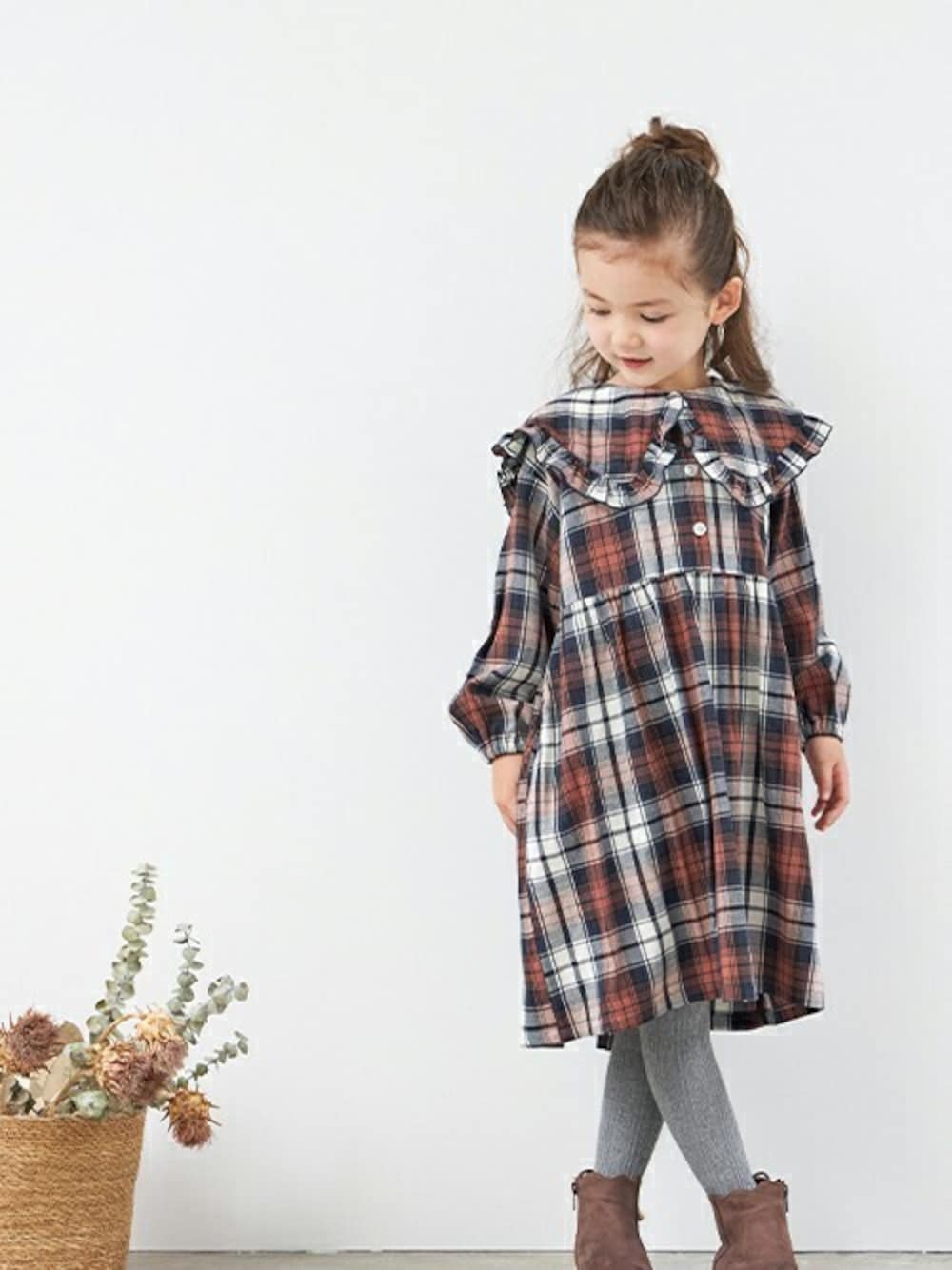 「ワンピース、子供服、キッズコーデ、女の子、アプレレクール、秋冬コーデ、キッズファッション、エフオーオンラインストア(F.O.Online Store)、apres les cours、F.O.Online Store」｜「apres les coursのビッグカラーワンピース（ワンピース、その他）」を使った、F.O.OnlineStoreさん（キッズ・110cm）の冬コーディネートの1枚目の写真