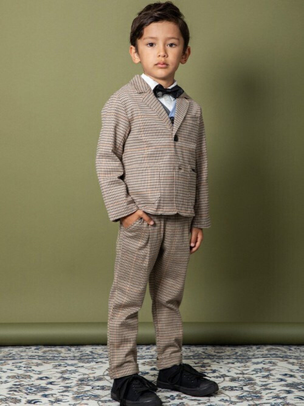 「ジャケット、フォーマル、子供服、キッズコーデ、男の子、BREEZE、キッズファッション、エフオーオンラインストア(F.O.Online Store)、F.O.Online Store、フォーマル/セレモニー」｜「BREEZEのチョウタイ（蝶ネクタイ、ブラック系）」を使った、F.O.OnlineStoreさん（キッズ・110cm）の冬コーディネートの1枚目の写真