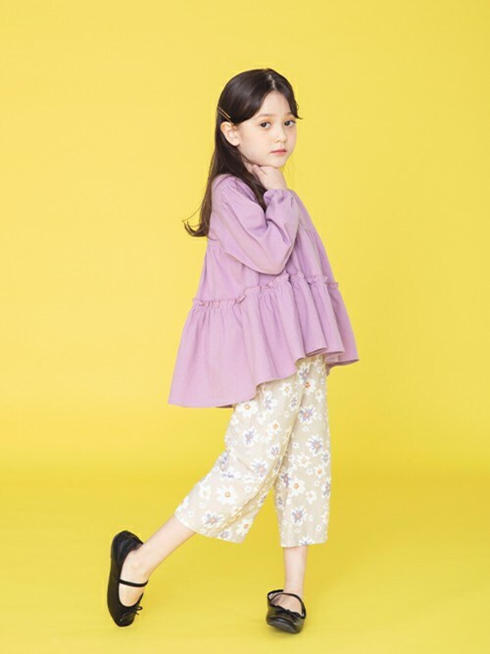 「花柄、チュニック、キッズコーデ、春コーデ、女の子、BREEZE、キッズファッション、ブリーズ、エフオーオンラインストア(F.O.Online Store)、F.O.Online Store」｜「BREEZEのティアードチュニック（チュニック、ピンク系）」を使った、F.O.OnlineStoreさん（キッズ・110cm）の冬コーディネートの1枚目の写真