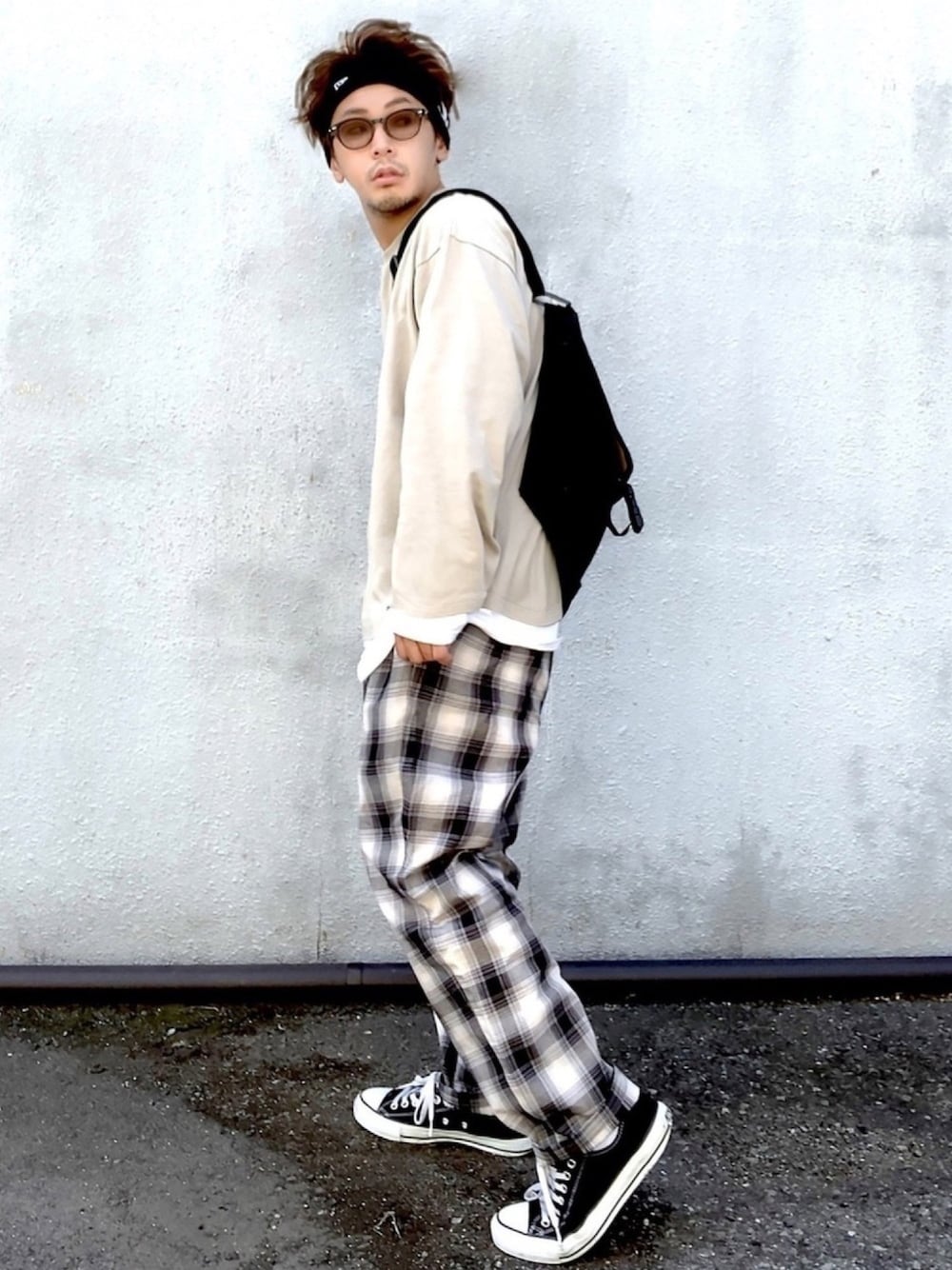 「チェックパンツ、レイヤードスタイル、ロンT、休日スタイル、GU、くすみカラー、秋コーデ、韓国ファッション、ワントーンコーデ、いいね、save、フォローお願いします🤑」｜「JOURNAL STANDARDのフェイクレイヤードL/S（Tシャツ/カットソー、ベージュ系）」を使った、Goohy (ぐーひー)さん（メンズ・170cm）の秋コーディネートの1枚目の写真