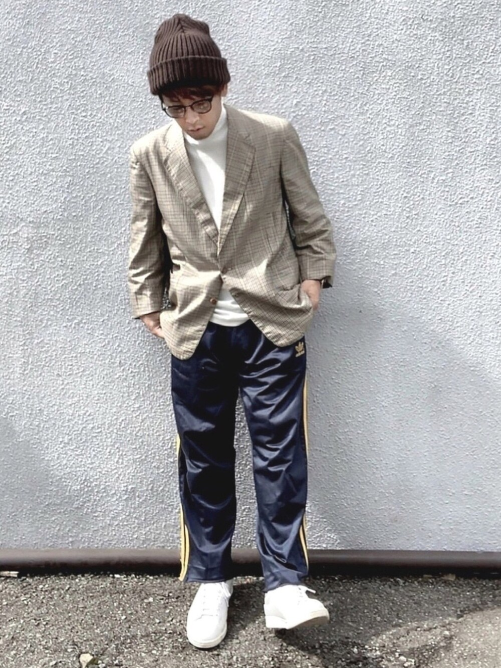 「ニット帽、SENSEOFPLACE、古着MIX、ブラウン、チェック柄に恋してる、スニーカー、ストカジ、ユニクロ、UNIQLO、いいね、save、フォローお願いします🤑」｜「adidasのアイテム（パンツ、ブルー系）」を使った、Goohy (ぐーひー)さん（メンズ・170cm）の秋コーディネートの1枚目の写真