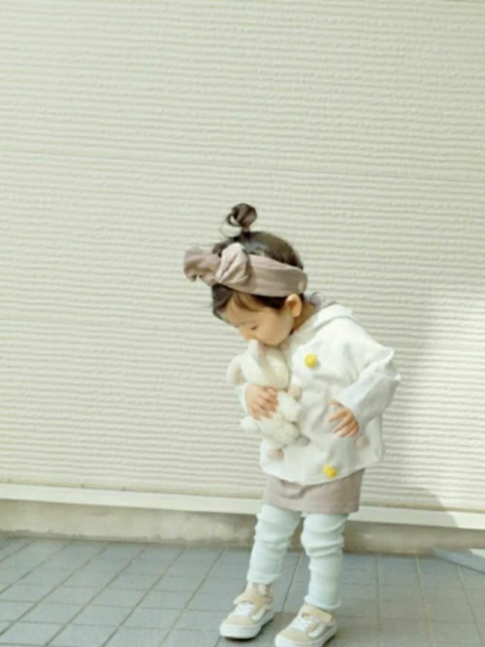 「パステル映える春、おんなのこ、ミントグリーン、ベージュ、ヘアバンド、パステルカラー、春コーデ、2歳、韓国子供服、レイヤードスタイル」｜「Handmadeのアイテム（ヘアバンド、ベージュ系）」を使った、-eeeちゃん-さん（キッズ・80cm）の春コーディネートの1枚目の写真
