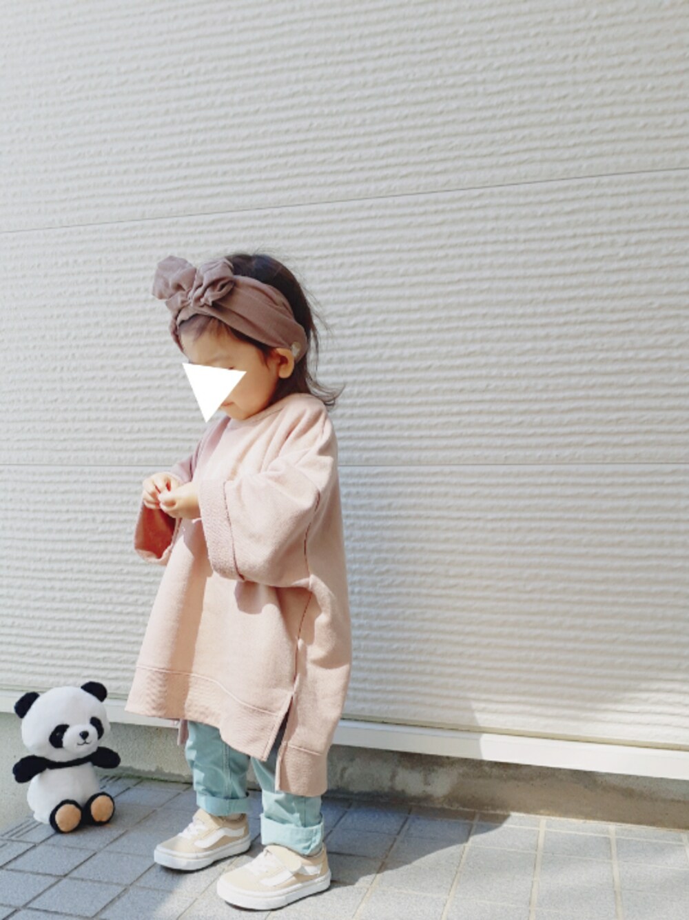 「オーバーサイズ、ヘアバンド、2歳、ピンク、ミントグリーン、ピスタチオ、桜もちコーデフェス2020、スウェット、古着MIX、カラーパンツ」｜「undeny.のアイテム（スウェット、ピンク系）」を使った、-eeeちゃん-さん（キッズ・80cm）の春コーディネートの1枚目の写真