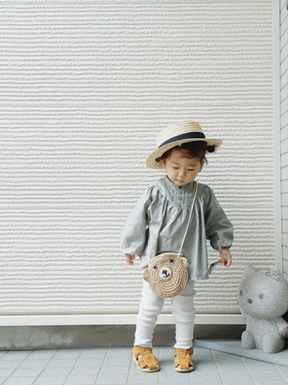「カジュアルコーデ、カンカン帽、西松屋、韓国子供服、ピスタチオ、サンダル、レギンス、2歳、ポシェット、くまさん」｜「韓国子供服のアイテム（シャツ/ブラウス、グリーン系）」を使った、-eeeちゃん-さん（キッズ・80cm）の春コーディネートの1枚目の写真