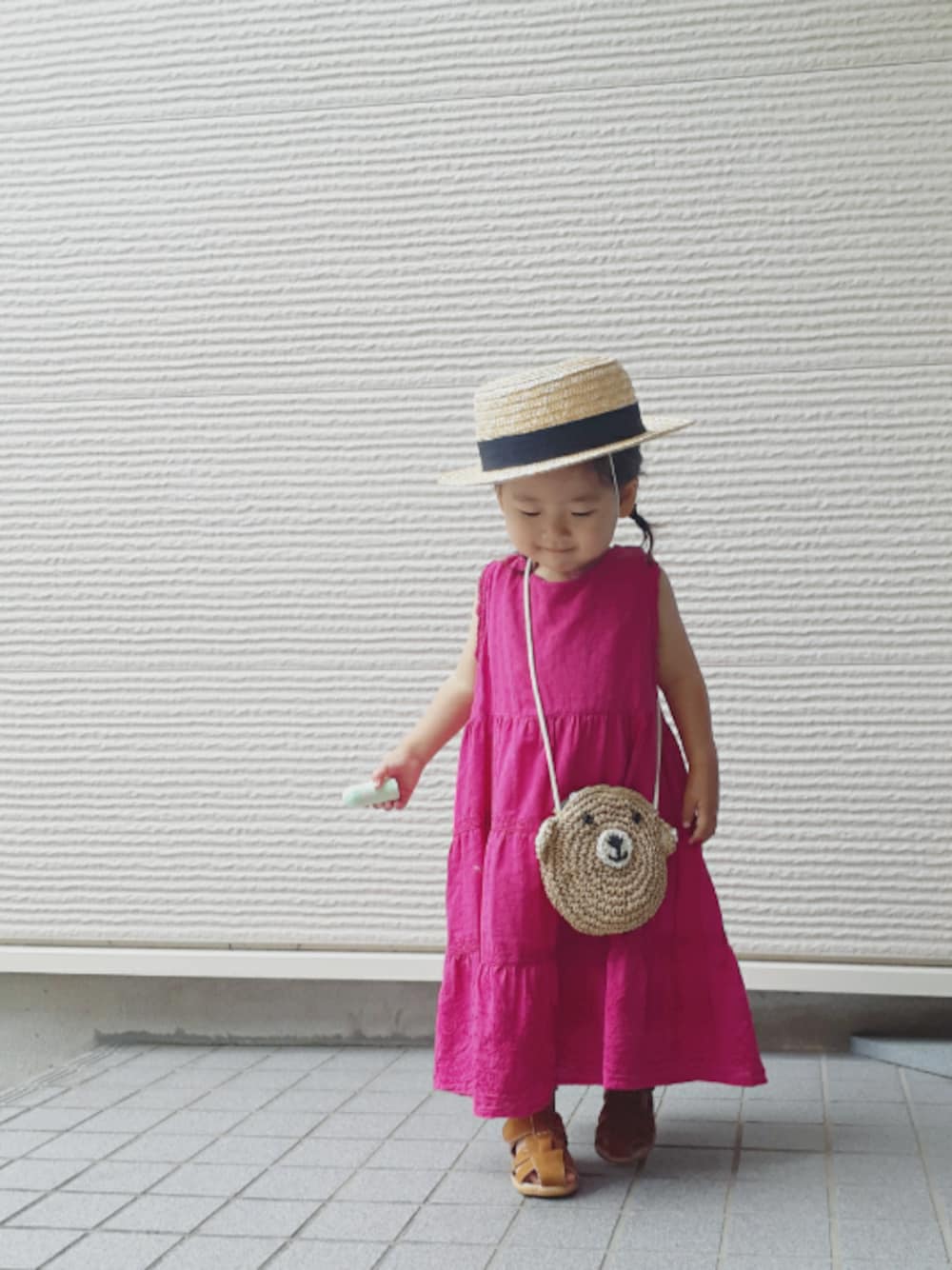 「念願の、ティアードワンピース、ショッキングピンク、カンカン帽、古着好きな人と繋がりたい、ポシェット、くまさん、2歳、2歳4ヶ月、夏コーデ」｜「古着のアイテム（ワンピース、ピンク系）」を使った、-eeeちゃん-さん（キッズ・80cm）の夏コーディネートの1枚目の写真