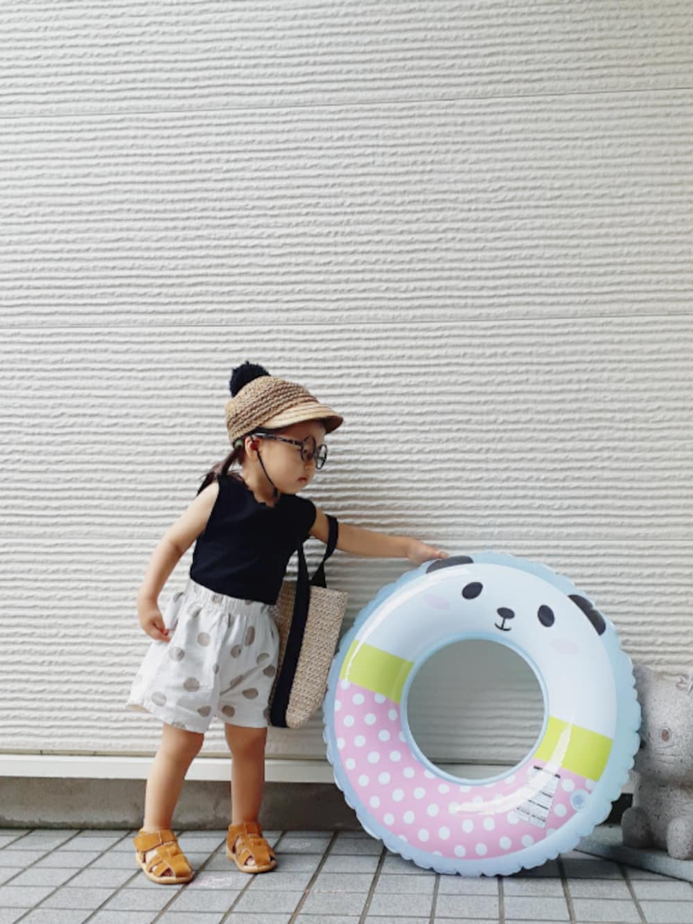 「プール、麦わらキャスケット、ポンポン帽子、韓国子供服、バースデイ、めがね、七夕、夏コーデ、2歳、着まわし」｜「西松屋のアイテム（サンダル、ブラウン系）」を使った、-eeeちゃん-さん（キッズ・80cm）の夏コーディネートの1枚目の写真