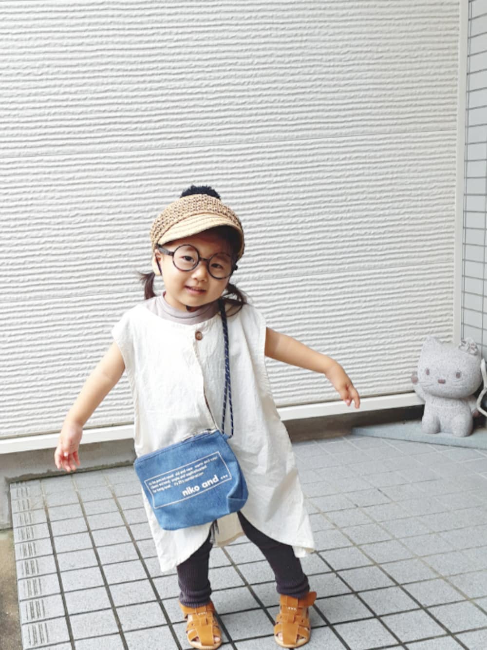 「プチプラ、めがね、ポンポン帽子、麦わらキャスケット、韓国子供服、ニコアンド、2歳、2歳4ヶ月、レイヤードスタイル」｜「Birthdayのアイテム（帽子、ブラウン系）」を使った、-eeeちゃん-さん（キッズ・80cm）の夏コーディネートの1枚目の写真