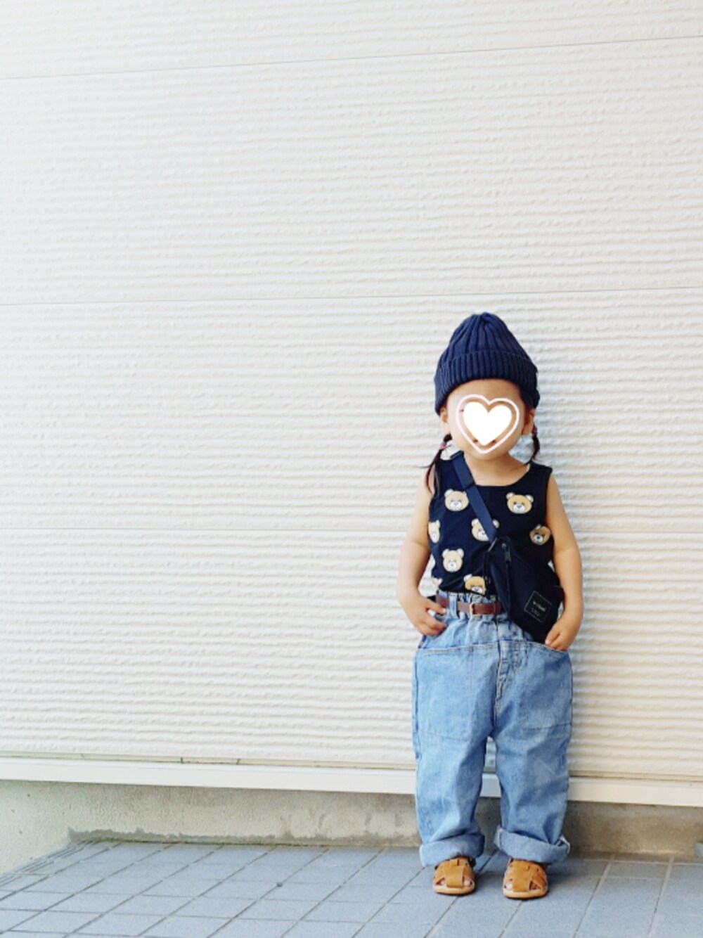 「ニット帽、タンクトップ、デニムパンツ、くまさん、韓国子供服、ウエストポーチ、プチプラ、2歳、2歳6ヶ月」｜「DAISOのアイテム（ベルト、ブラウン系）」を使った、-eeeちゃん-さん（キッズ・80cm）の秋コーディネートの1枚目の写真