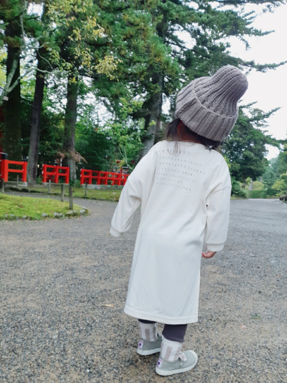 「秋のマイ旬スタイル、シンプルコーデ、韓国子供服、ワンピース、ニット帽、2歳、秋のカフェオレコーデ」｜「no brandのアイテム（ワンピース/ドレス、ホワイト系）」を使った、-eeeちゃん-さん（キッズ・80cm）の秋コーディネートの1枚目の写真