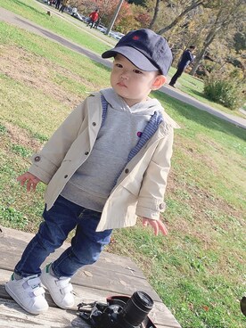 「アイテム（トレンチコート）」を使った、issaさん（キッズ・90cm）の秋コーディネート