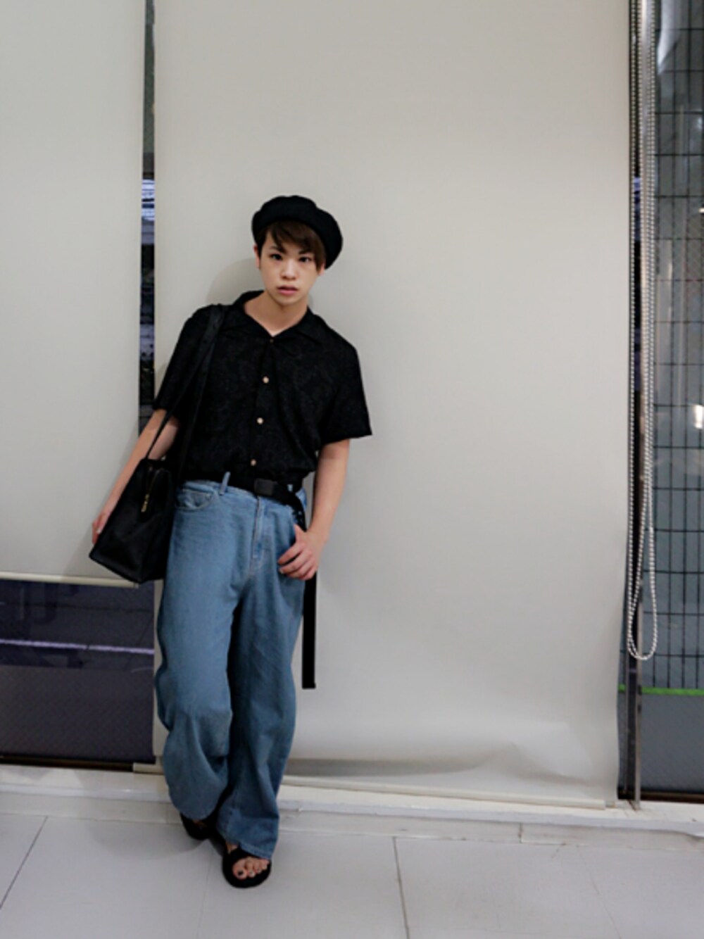 「しまむらのアイテム（シャツ/ブラウス、ブラック系）」を使った、河崎良侑(りょう)さん（メンズ・166cm）の夏コーディネートの1枚目の写真