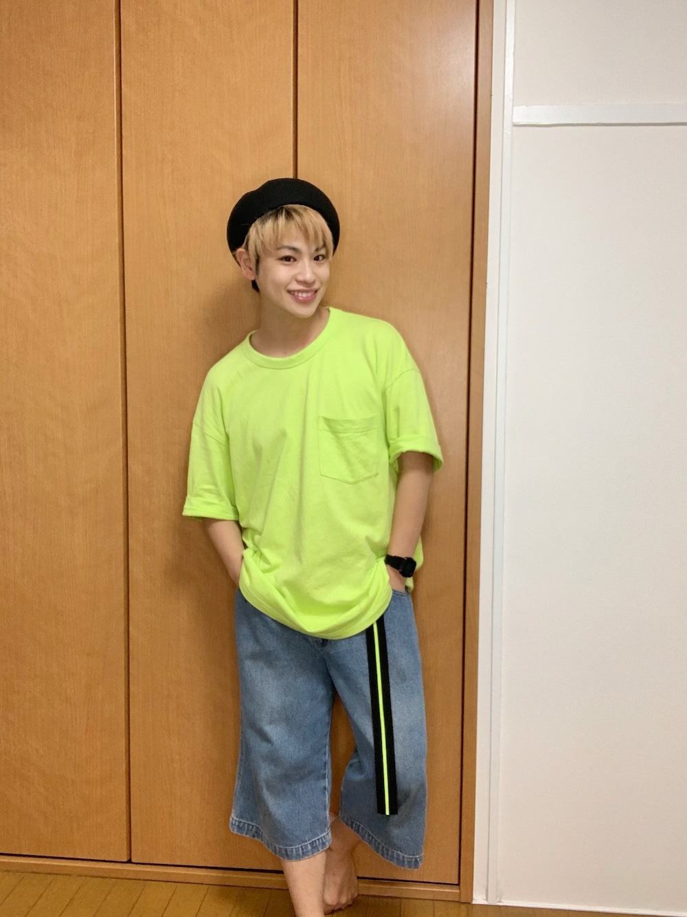 「チビコーデ、毎日コーデ、プチプラ、夏コーデ、蛍光イエロー、デニム、半ズボン、サマーベレー帽、低身長コーデ、ラフコーデ」｜「GUのアイテム（Tシャツ/カットソー、イエロー系）」を使った、河崎良侑(りょう)さん（メンズ・165cm）の夏コーディネートの1枚目の写真