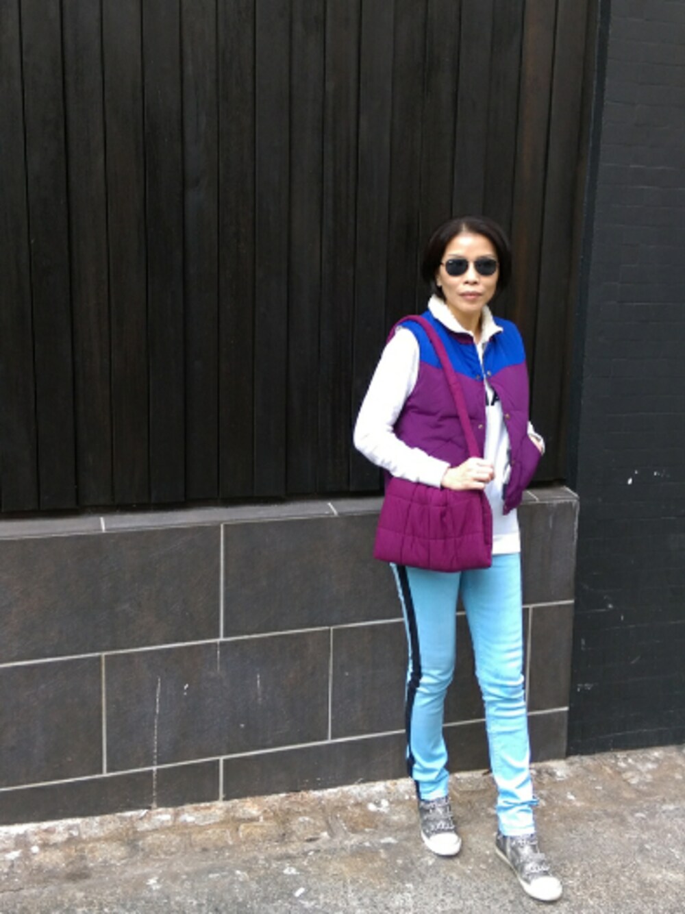 「RayBanのアイテム（サングラス、ブルー系）」を使った、Ada Ngさん（レディース・157cm）の冬コーディネートの1枚目の写真