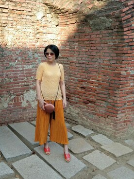 「アイテム（チノパンツ、オレンジ系）」を使った、Ada Ngさん（レディース・157cm）の秋コーディネート