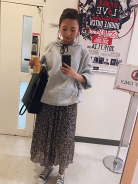 yurie koikeさんの「ヒョウ柄消しプリーツスカート」を使ったコーディネート