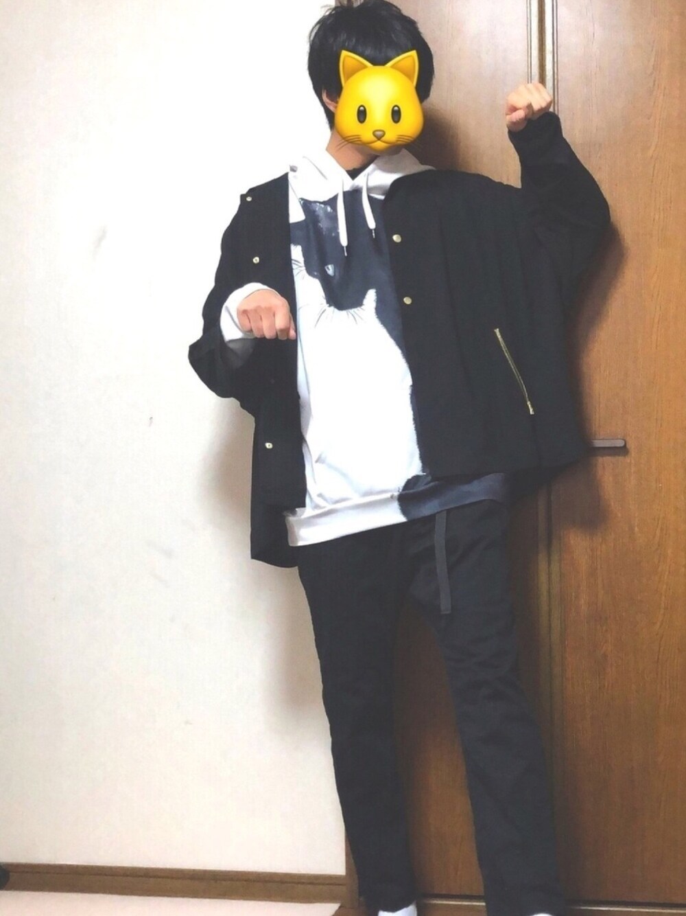 「猫、ねこ、ネコ、cat」｜「pizoffのアイテム（パーカー、ホワイト系）」を使った、sasukeさん（メンズ・178cm）の冬コーディネートの1枚目の写真