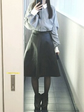 yuuuukaさんの「フェイクレザーフレアミディスカート」を使ったコーディネート