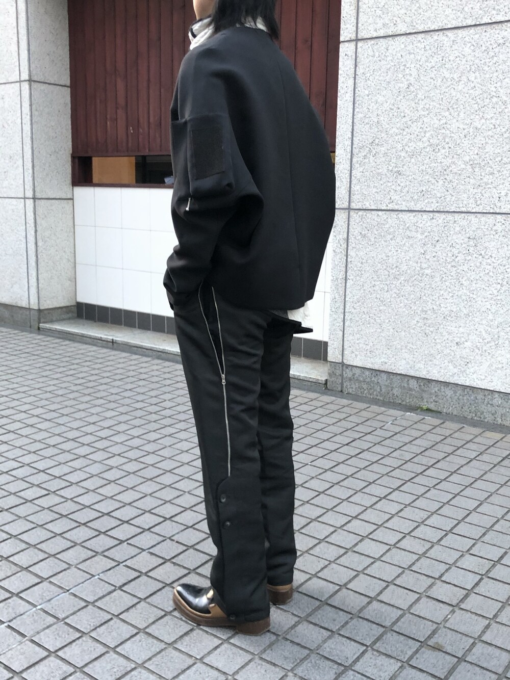 「ブラック、モノトーン、kiko kostadinov、PRADA」｜「KIKO KOSTADINOVのアイテム（ジャケット/アウター、ブラック系）」を使った、valkyrjaさん（メンズ・169cm）の冬コーディネートの1枚目の写真