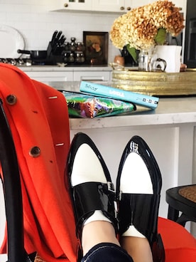 「JIMMY CHOO（ジミーチュウ）のアイテム（その他シューズ）」を使った、Rosalyn さん（レディース・170cm）の秋コーディネート