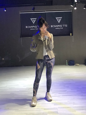「ZARA（ザラ）のアイテム（ライダースジャケット、ベージュ系）」を使った、JAMINさん（レディース・166cm）の春コーディネート