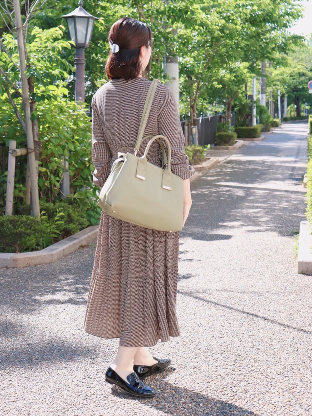 SNIDELのアイテムを使った「オフィスカジュアル」の人気