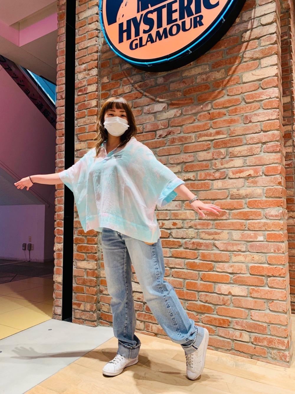 「デニム、ビッグシルエット、シャツ、Hysteric Glamour、春コーデ、ベアー、ラフコーデ、カジュアルコーデ、ヒステリックグラマー」｜「HYSTERIC GLAMOURのUSED加工デニム ストレートパンツ（デニムパンツ、ブルー系）」を使った、AIw0529さん（レディース・158cm）の春コーディネートの1枚目の写真