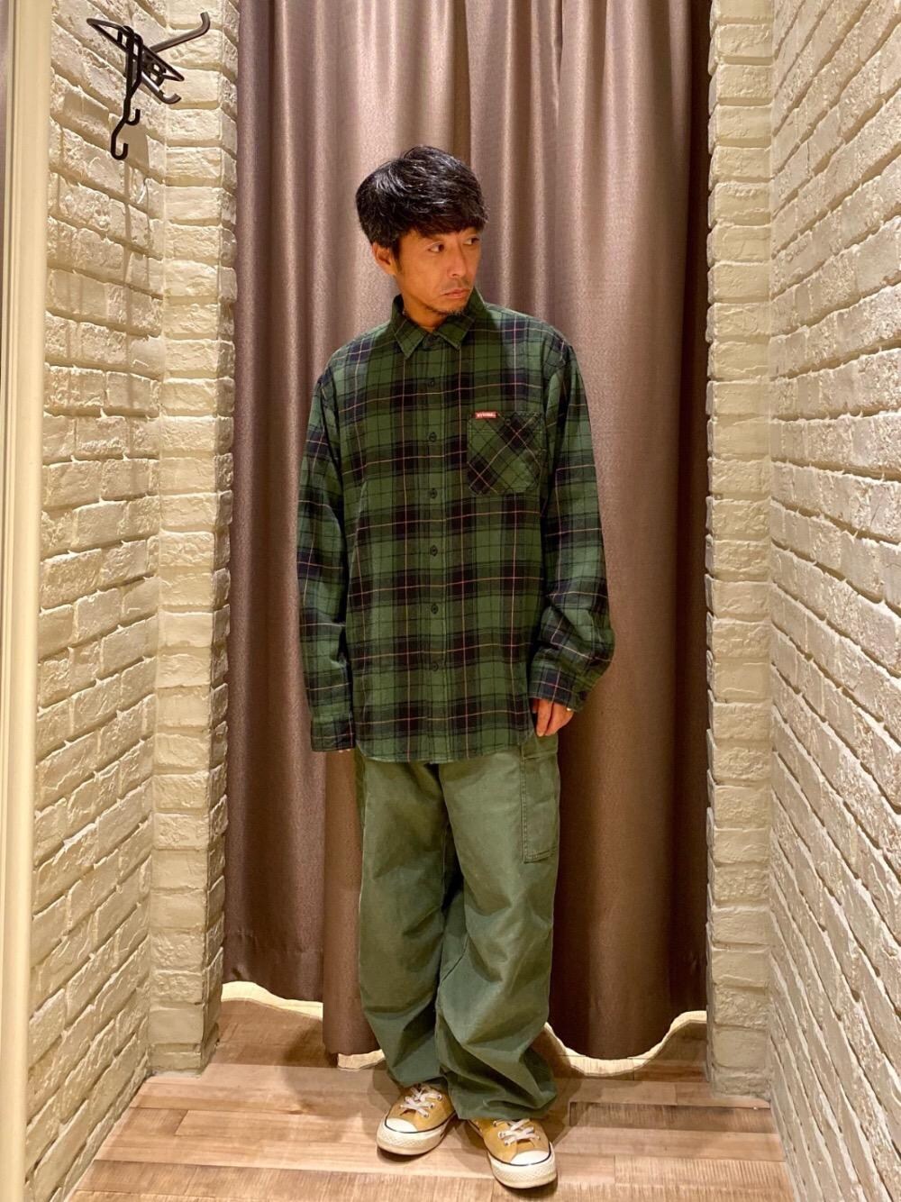 「ヒステリックグラマー、みりたりー、hysteric glamour、あめかじ、シャツ 、秋こーで」｜「HYSTERIC GLAMOURの6ポケットカーゴパンツ（カーゴパンツ、グリーン系）」を使った、HAMAさん（メンズ・163cm）の夏コーディネートの1枚目の写真