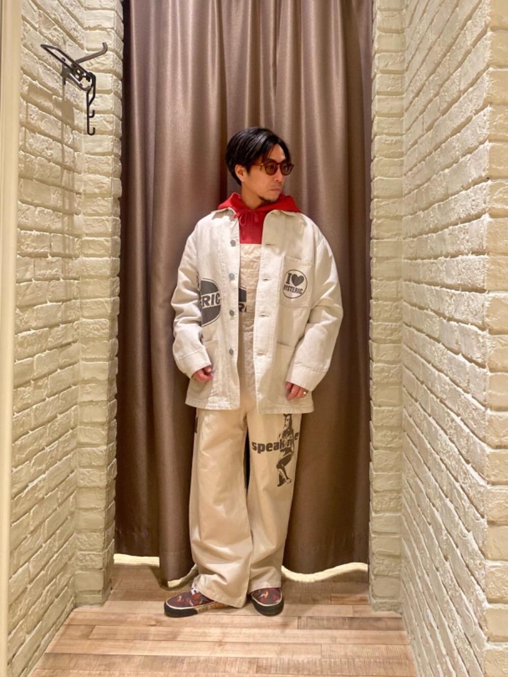「ジャケット、セットアップ、アメカジ、パーカー、ヒステリックグラマー、HYSTERIC GLAMOUR」｜「HYSTERIC GLAMOURのHYS VARSITY パーカー（パーカー、レッド系）」を使った、HAMAさん（メンズ・163cm）の春コーディネートの1枚目の写真