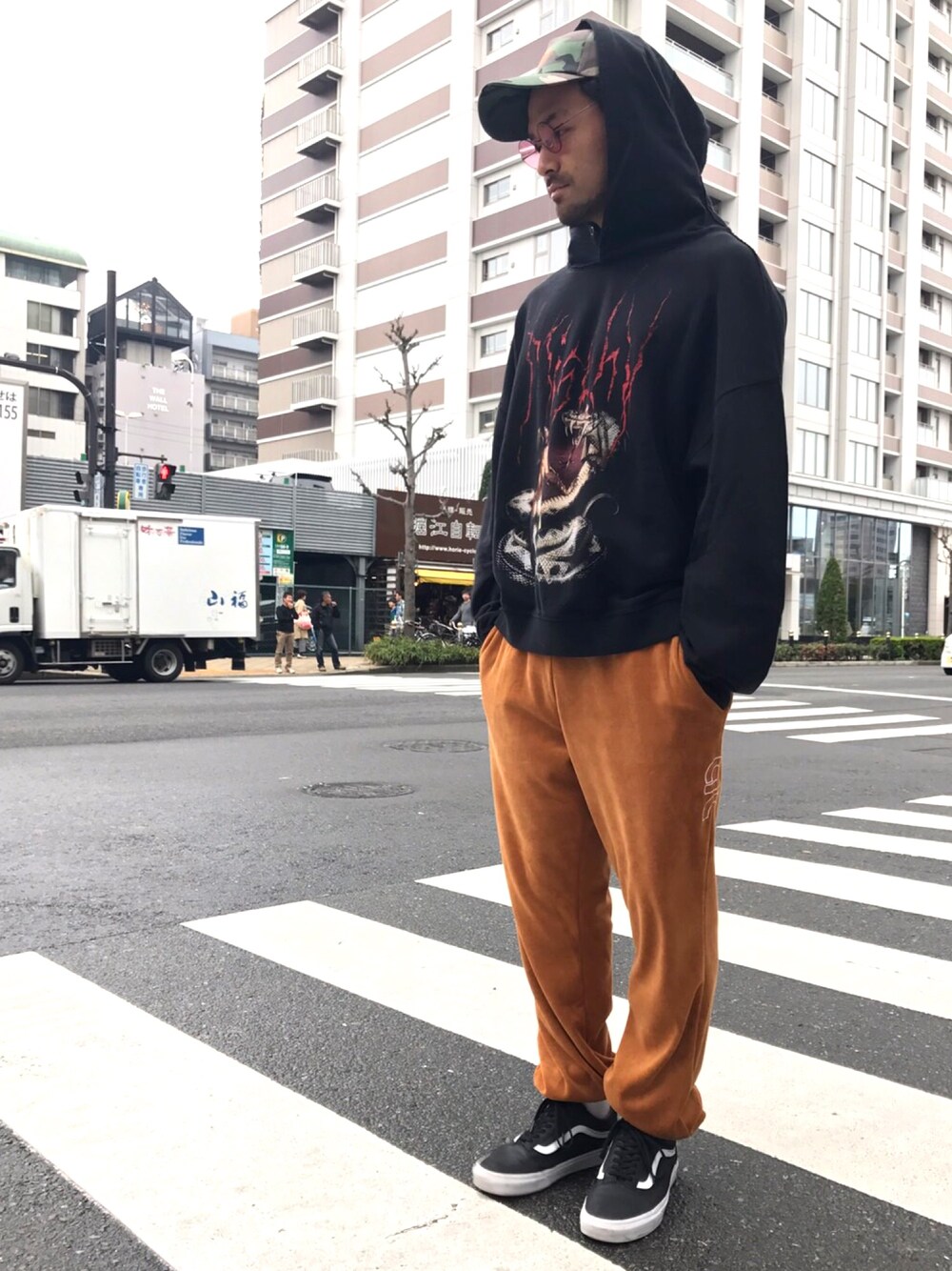 「VANS、LHP、L.H.P、misbhv、A.D.S.R.、AZS、oldskool、LHPOSAKA、AZStokyo、AppleCore」｜「A.D.S.R.のLHP/エルエイチピー/ADSR/エーディーエスアール/ROMEO（サングラス、レッド系）」を使った、LHP大阪店 嶋村さん（メンズ・175cm）の春コーディネートの1枚目の写真