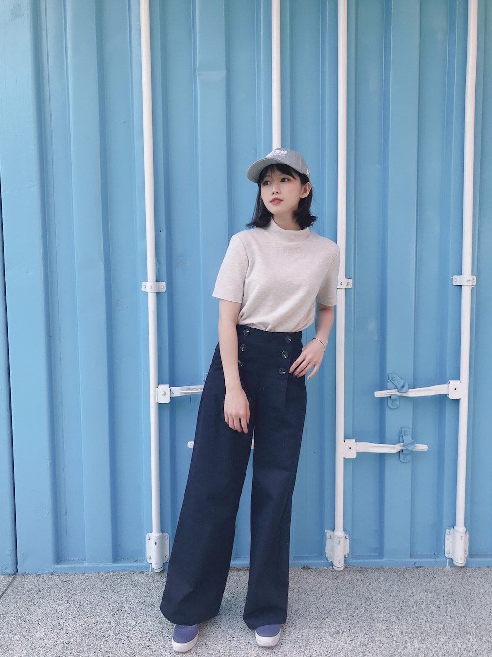 「girl」｜「激進工作室のアイテム（キャップ、グレー系）」を使った、Tina Linさん（レディース・153cm）の冬コーディネートの1枚目の写真