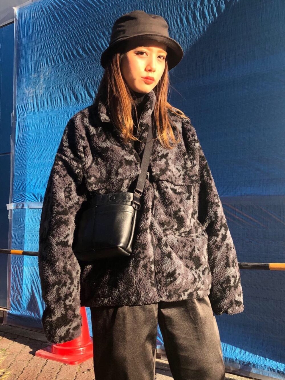 「monkeytime、beautyandyouth、オーバーサイズ」｜「MONKEY TIMEの＜monkey time＞ JQ/BOA FULL ZIP BLOUSON/ボアブルゾン（ブルゾン、ブラック系）」を使った、asukaさん（レディース・150cm）の冬コーディネートの1枚目の写真
