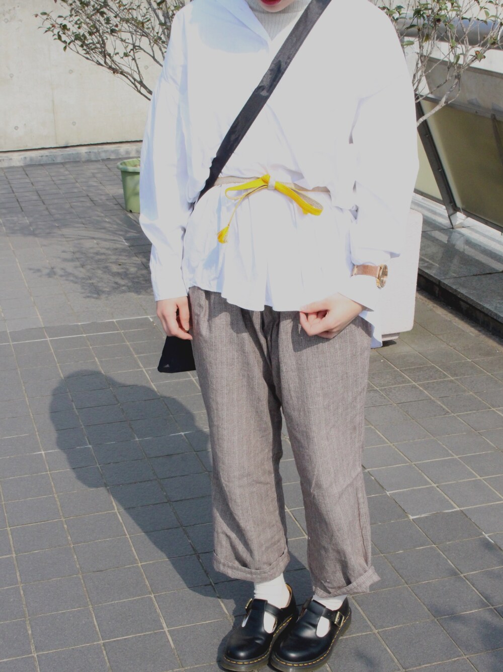 「春、古着、ユニクロ、KOMONO.、帯紐、ワイドパンツ」｜「古着のアイテム（パンツ、グレー系）」を使った、しらたまさん（レディース・161cm）の春コーディネートの1枚目の写真